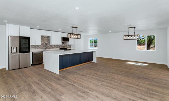 43839 N 12TH Street, New River, AZ 85087