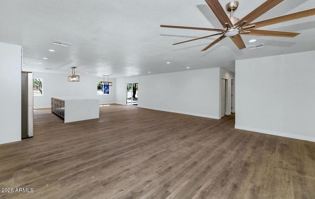 43839 N 12TH Street, New River, AZ 85087