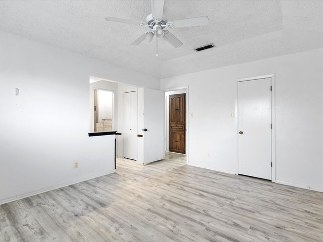 904 Phillips Drive, Ennis, TX 75119