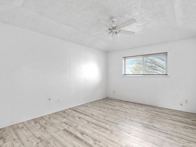 904 Phillips Drive, Ennis, TX 75119