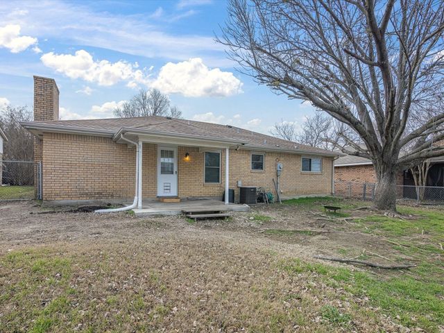 904 Phillips Drive, Ennis, TX 75119