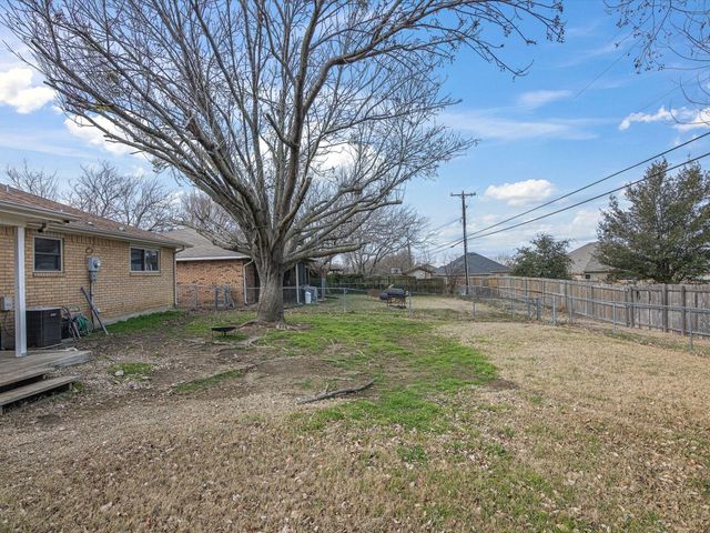 904 Phillips Drive, Ennis, TX 75119