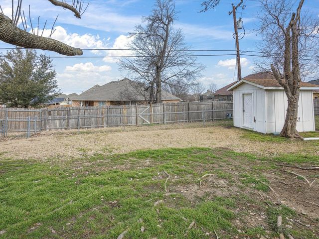 904 Phillips Drive, Ennis, TX 75119