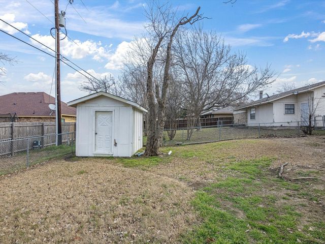904 Phillips Drive, Ennis, TX 75119