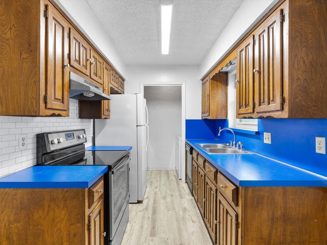904 Phillips Drive, Ennis, TX 75119