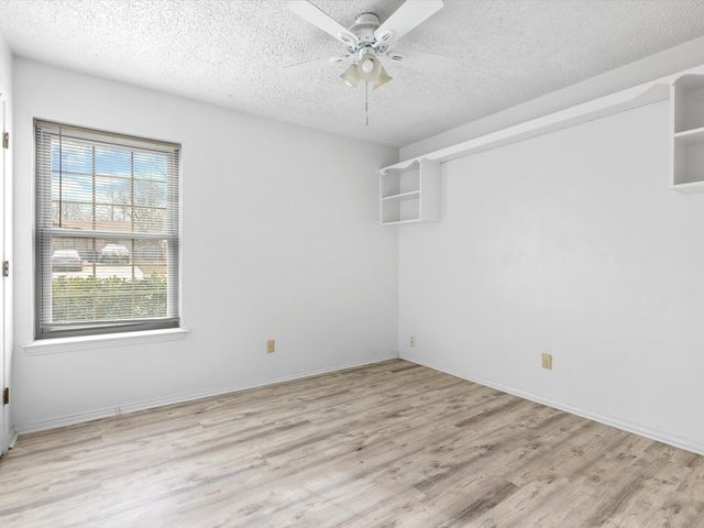 904 Phillips Drive, Ennis, TX 75119