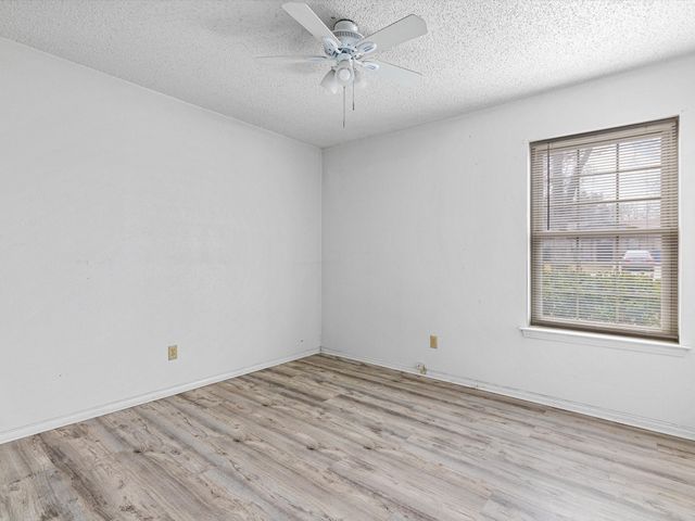 904 Phillips Drive, Ennis, TX 75119