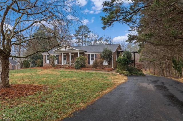 146 Foxcroft Drive, Mount Airy, NC 27030