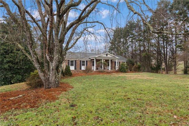 146 Foxcroft Drive, Mount Airy, NC 27030