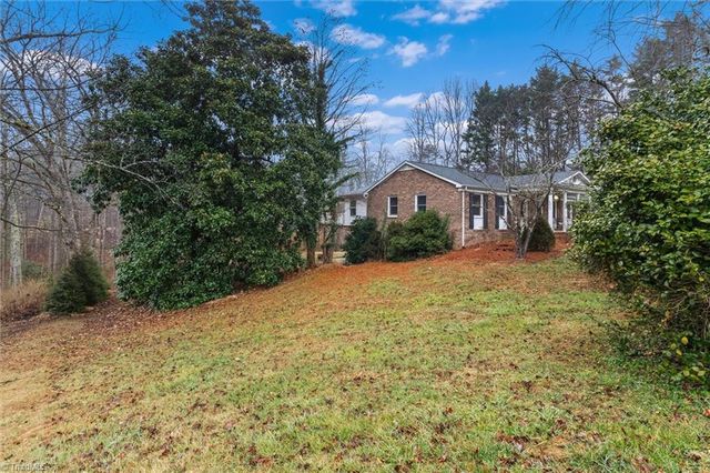 146 Foxcroft Drive, Mount Airy, NC 27030