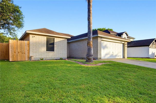 7925 Wolf Dr, Corpus Christi, TX 78414