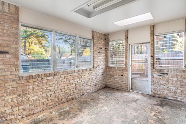 8877 Bayonne Drive, Shreveport, LA 71118