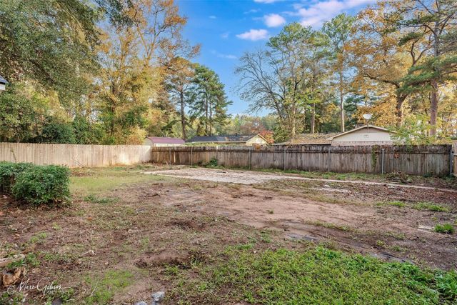 8877 Bayonne Drive, Shreveport, LA 71118