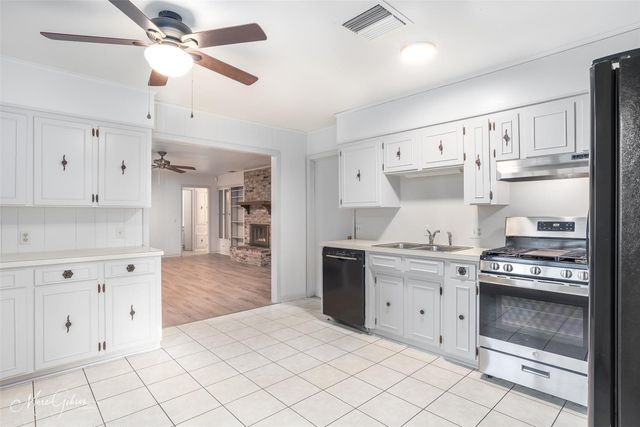 8877 Bayonne Drive, Shreveport, LA 71118