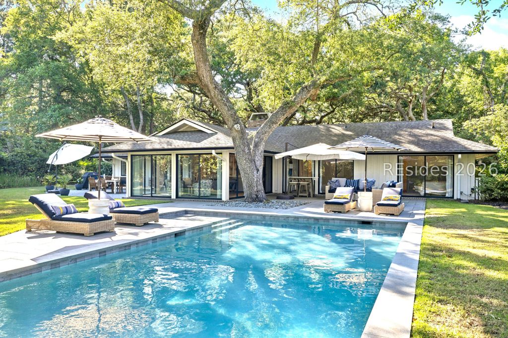 Image 1 of property listing at 21 Off Shore, Hilton Head Island, SC 29928