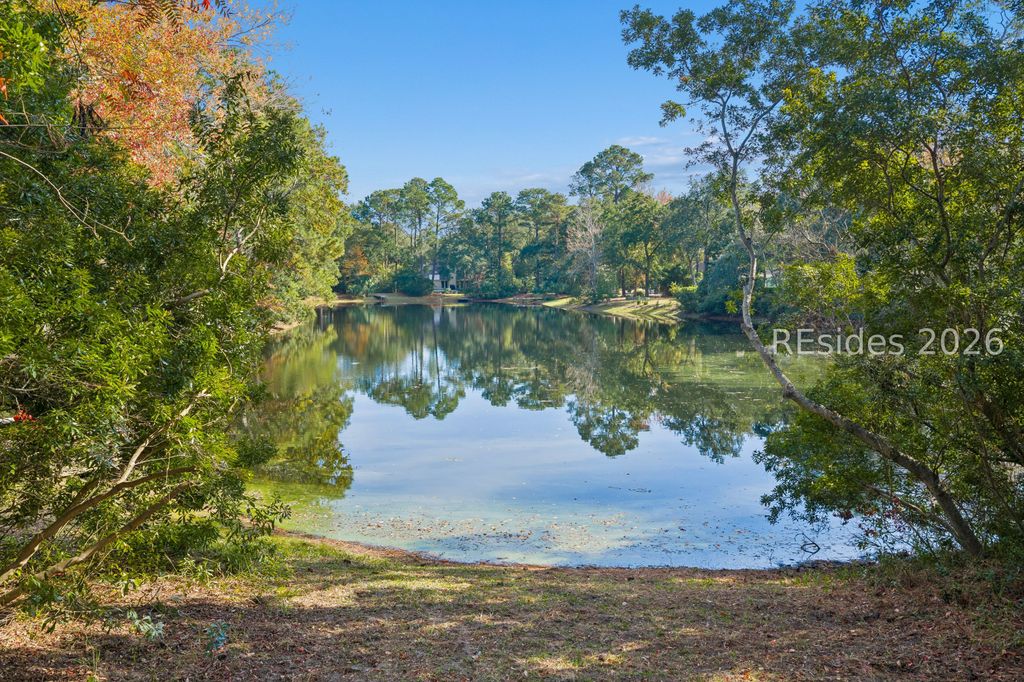 Image 4 of property listing at 21 Off Shore, Hilton Head Island, SC 29928