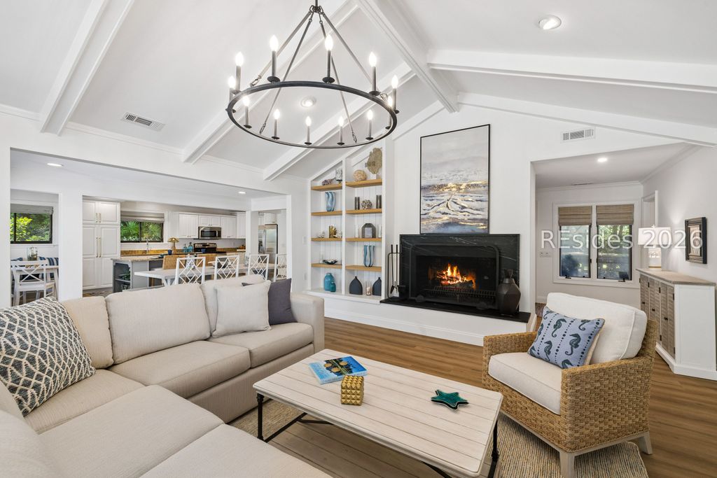 Image 9 of property listing at 21 Off Shore, Hilton Head Island, SC 29928