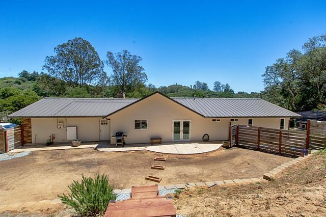 425 Echo Valley Road, Salinas, CA 93907