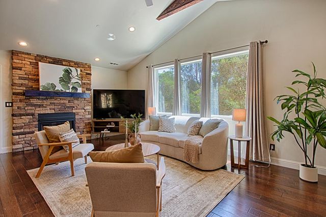 425 Echo Valley Road, Salinas, CA 93907