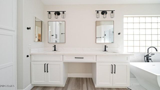 6782 W SKYLARK Drive, Glendale, AZ 85308