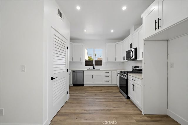 6025 Bellflower, Lakewood, CA 90713