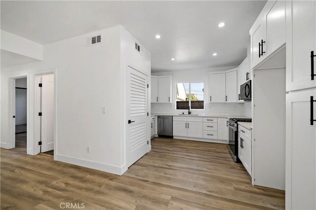6025 Bellflower, Lakewood, CA 90713