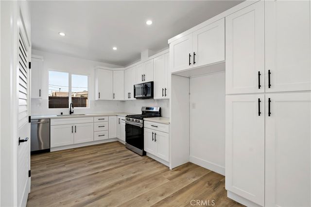 6025 Bellflower, Lakewood, CA 90713