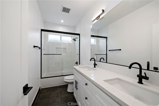 6025 Bellflower, Lakewood, CA 90713