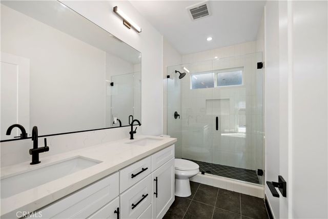 6025 Bellflower, Lakewood, CA 90713