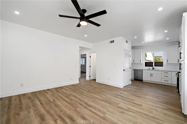 6025 Bellflower, Lakewood, CA 90713