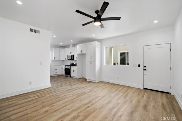 6025 Bellflower, Lakewood, CA 90713