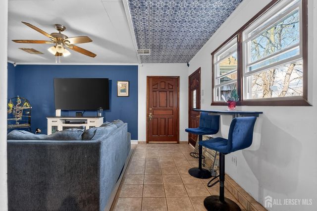 77 W Arthur Place, Iselin, NJ 08830