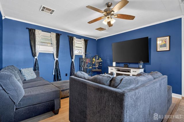 77 W Arthur Place, Iselin, NJ 08830