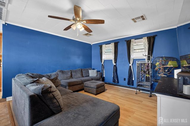 77 W Arthur Place, Iselin, NJ 08830