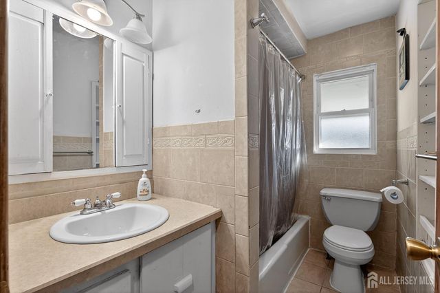 77 W Arthur Place, Iselin, NJ 08830