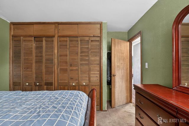 77 W Arthur Place, Iselin, NJ 08830