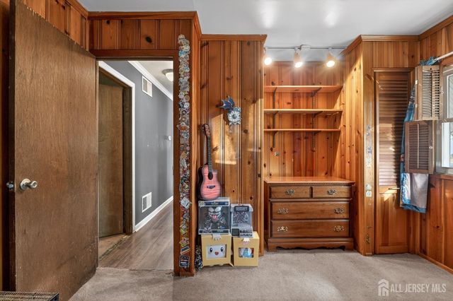 77 W Arthur Place, Iselin, NJ 08830