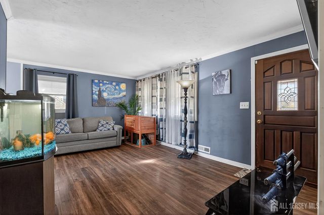 77 W Arthur Place, Iselin, NJ 08830