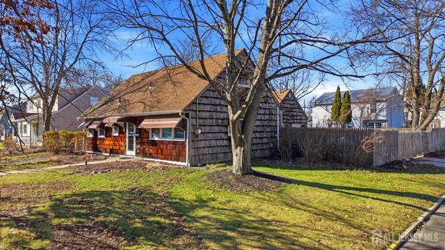 77 W Arthur Place, Iselin, NJ 08830