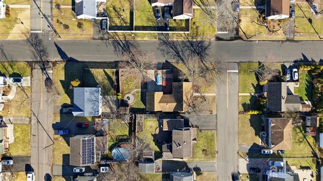 77 W Arthur Place, Iselin, NJ 08830