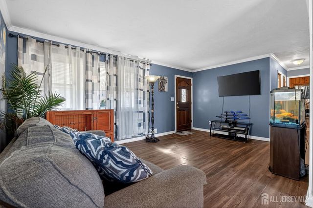 77 W Arthur Place, Iselin, NJ 08830