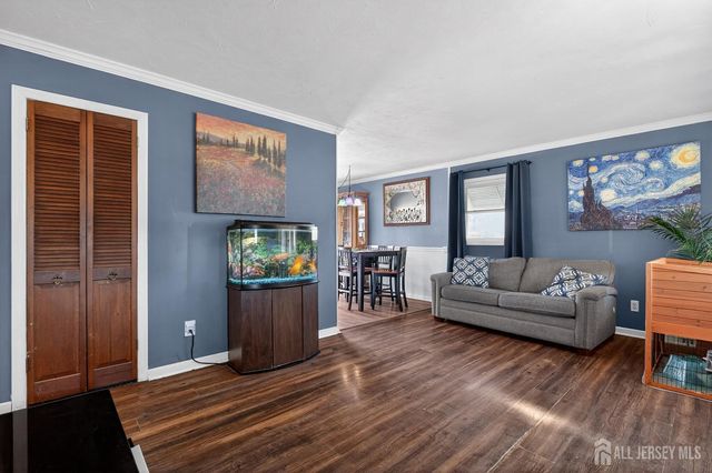 77 W Arthur Place, Iselin, NJ 08830