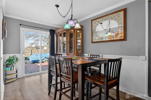 77 W Arthur Place, Iselin, NJ 08830