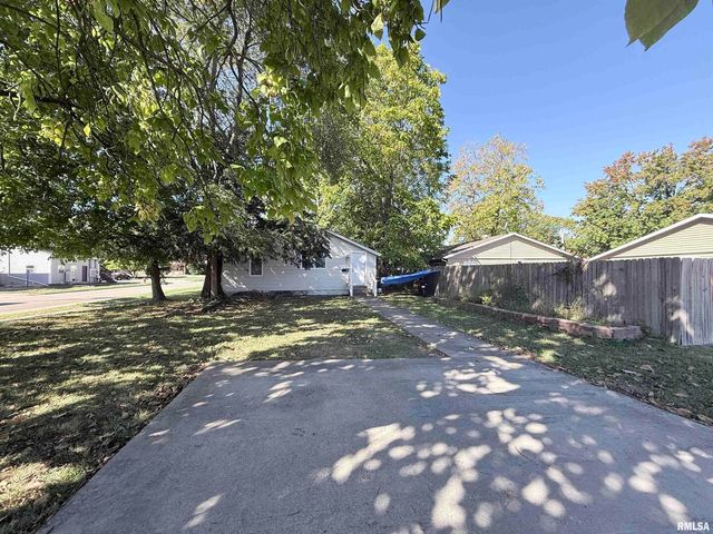 615 S LOGAN Avenue, Carbondale, IL 62901