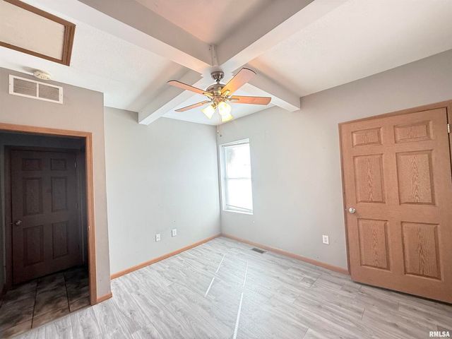 615 S LOGAN Avenue, Carbondale, IL 62901