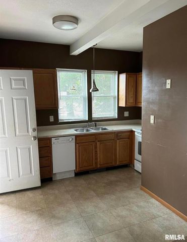 615 S LOGAN Avenue, Carbondale, IL 62901