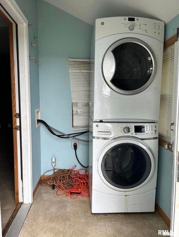 615 S LOGAN Avenue, Carbondale, IL 62901