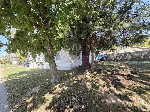 615 S LOGAN Avenue, Carbondale, IL 62901