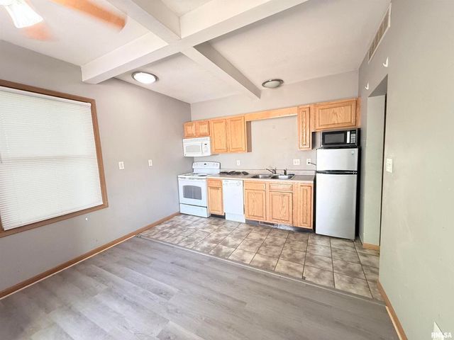 615 S LOGAN Avenue, Carbondale, IL 62901