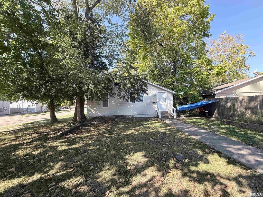 615 S LOGAN Avenue, Carbondale, IL 62901